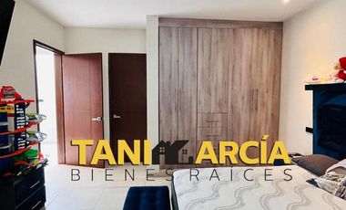 Rento Bella y moderna casa en esquina, doble altura en Córdoba, cerca de Plaza Shangrila.