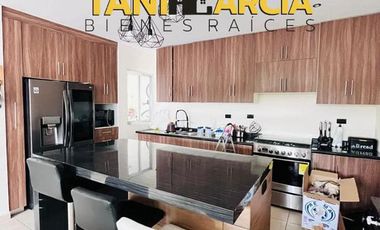 Rento Bella y moderna casa en esquina, doble altura en Córdoba, cerca de Plaza Shangrila.