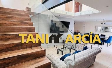 Rento Bella y moderna casa en esquina, doble altura en Córdoba, cerca de Plaza Shangrila.