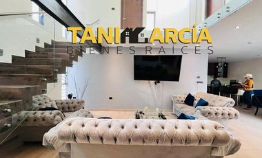 Rento Bella y moderna casa en esquina, doble altura en Córdoba, cerca de Plaza Shangrila.