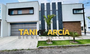 Rento Bella y moderna casa en esquina, doble altura en Córdoba, cerca de Plaza Shangrila.