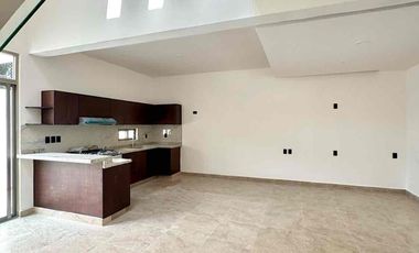 Amplia casa nueva muy cerca de la zona de playas y plazas comerciales