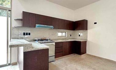 Amplia casa nueva muy cerca de la zona de playas y plazas comerciales