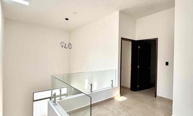 Amplia casa nueva muy cerca de la zona de playas y plazas comerciales