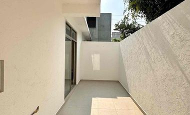 Amplia casa nueva muy cerca de la zona de playas y plazas comerciales