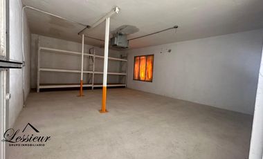 SE VENDE GRAN OFICINA CON BODEGA UBICADA EN CALLE LOMAS DEL REY