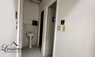 SE VENDE GRAN OFICINA CON BODEGA UBICADA EN CALLE LOMAS DEL REY