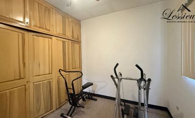 SE VENDE GRAN OFICINA CON BODEGA UBICADA EN CALLE LOMAS DEL REY