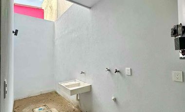 Hermosa casa nueva con recamara en planta baja muy cerca de Sams y plaza Las Americas