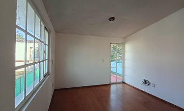 Casa en Renta en Fracc. Tulipanes II, Calimaya, Cerca El Mesón, Enorme Jardín