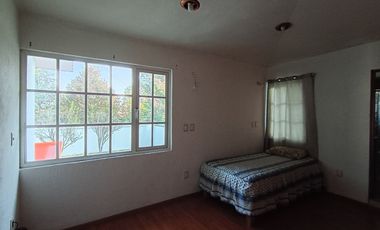 Casa en Renta en Fracc. Tulipanes II, Calimaya, Cerca El Mesón, Enorme Jardín