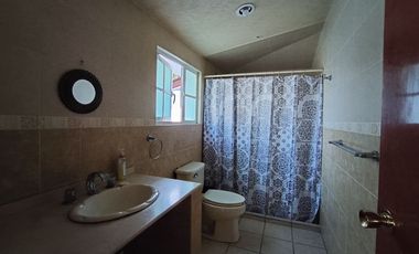 Casa en Renta en Fracc. Tulipanes II, Calimaya, Cerca El Mesón, Enorme Jardín