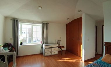 Casa en Renta en Fracc. Tulipanes II, Calimaya, Cerca El Mesón, Enorme Jardín