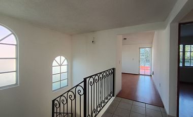 Casa en Renta en Fracc. Tulipanes II, Calimaya, Cerca El Mesón, Enorme Jardín