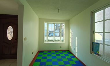 Casa en Renta en Fracc. Tulipanes II, Calimaya, Cerca El Mesón, Enorme Jardín