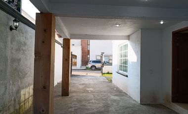 Casa en Renta en Fracc. Tulipanes II, Calimaya, Cerca El Mesón, Enorme Jardín