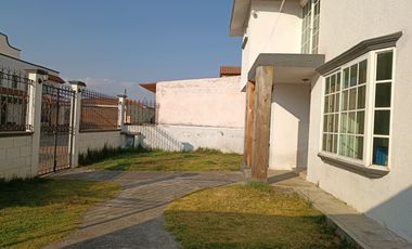 Casa en Renta en Fracc. Tulipanes II, Calimaya, Cerca El Mesón, Enorme Jardín