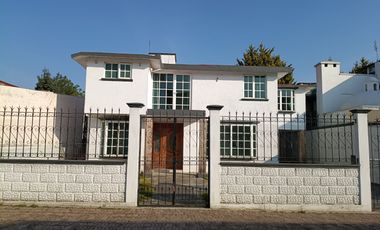 Casa en Renta en Fracc. Tulipanes II, Calimaya, Cerca El Mesón, Enorme Jardín