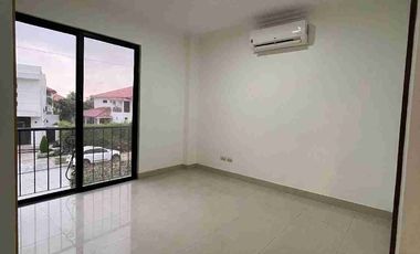 Venta de hermosa Casa en Urb. Estancias del Río- Samborondon.