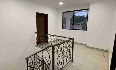Venta de hermosa Casa en Urb. Estancias del Río- Samborondon.