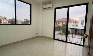 Venta de hermosa Casa en Urb. Estancias del Río- Samborondon.
