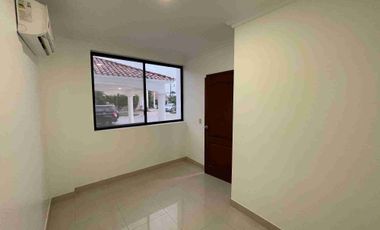 Venta de hermosa Casa en Urb. Estancias del Río- Samborondon.