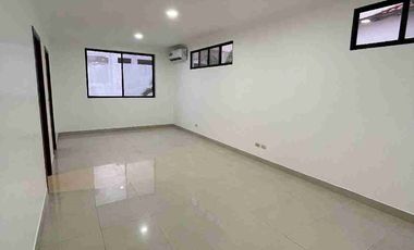 Venta de hermosa Casa en Urb. Estancias del Río- Samborondon.