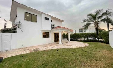 Venta de hermosa Casa en Urb. Estancias del Río- Samborondon.