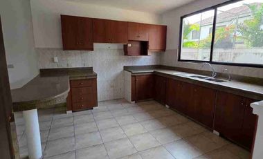 Venta de hermosa Casa en Urb. Estancias del Río- Samborondon.
