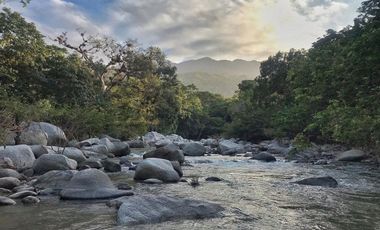 Hotel Ecolodge en Venta Cerca al Parque Tayrona, con Río, Santa Marta