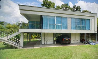 SE VENDE FINCA EN COMBIA,DOS  CASAS