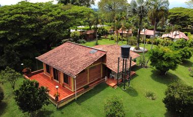 SE VENDE FINCA EN COMBIA,DOS  CASAS