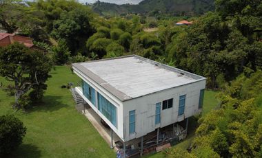 SE VENDE FINCA EN COMBIA,DOS  CASAS