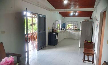 SE VENDE FINCA EN COMBIA,DOS  CASAS