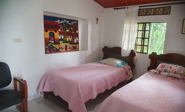 SE VENDE FINCA EN COMBIA,DOS  CASAS