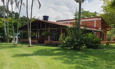 SE VENDE FINCA EN COMBIA,DOS  CASAS