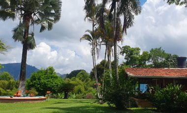 SE VENDE FINCA EN COMBIA,DOS  CASAS