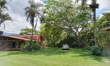 SE VENDE FINCA EN COMBIA,DOS  CASAS