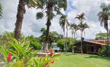 SE VENDE FINCA EN COMBIA,DOS  CASAS