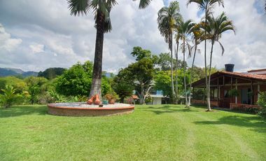 SE VENDE FINCA EN COMBIA,DOS  CASAS