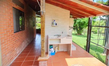 SE VENDE FINCA EN COMBIA,DOS  CASAS