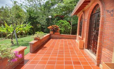 SE VENDE FINCA EN COMBIA,DOS  CASAS
