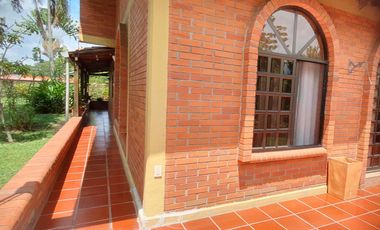 SE VENDE FINCA EN COMBIA,DOS  CASAS