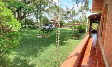 SE VENDE FINCA EN COMBIA,DOS  CASAS