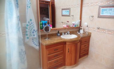 SE VENDE FINCA EN COMBIA,DOS  CASAS