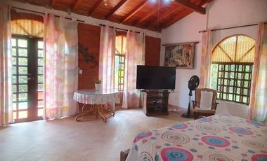 SE VENDE FINCA EN COMBIA,DOS  CASAS