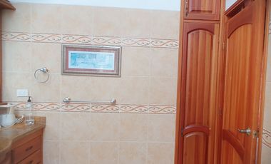 SE VENDE FINCA EN COMBIA,DOS  CASAS