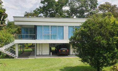 SE VENDE FINCA EN COMBIA,DOS  CASAS