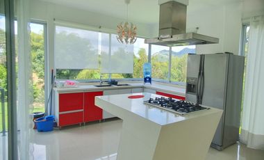 SE VENDE FINCA EN COMBIA,DOS  CASAS