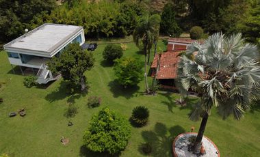SE VENDE FINCA EN COMBIA,DOS  CASAS